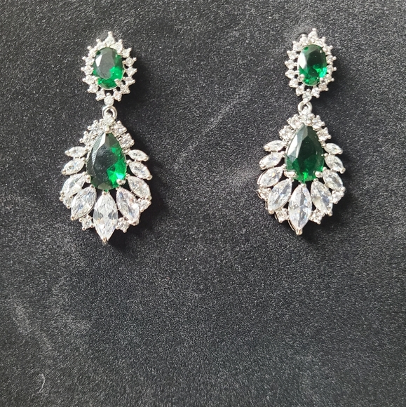 Emerald green earrings in silver - Picture 3 of 4